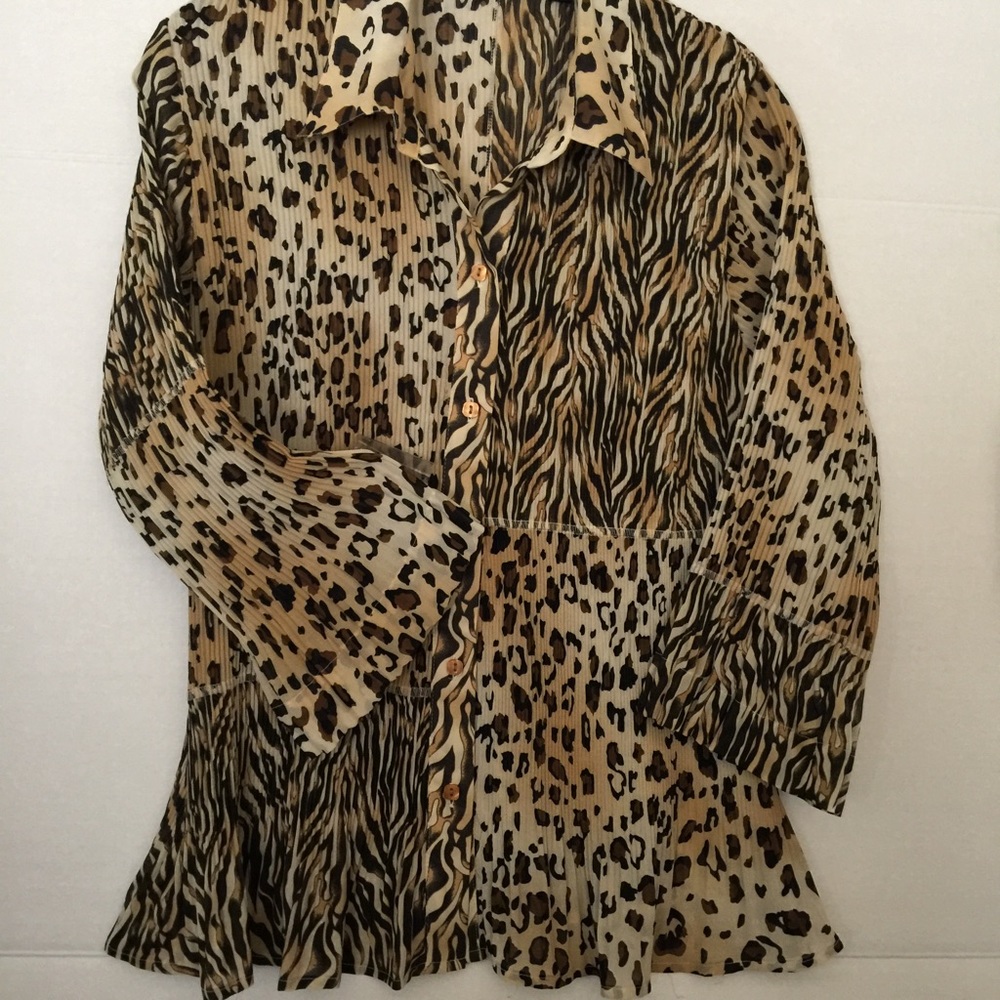 Milano Animal Print Pleated Top Blouse Button Front 3/4 Bell Sleeve
